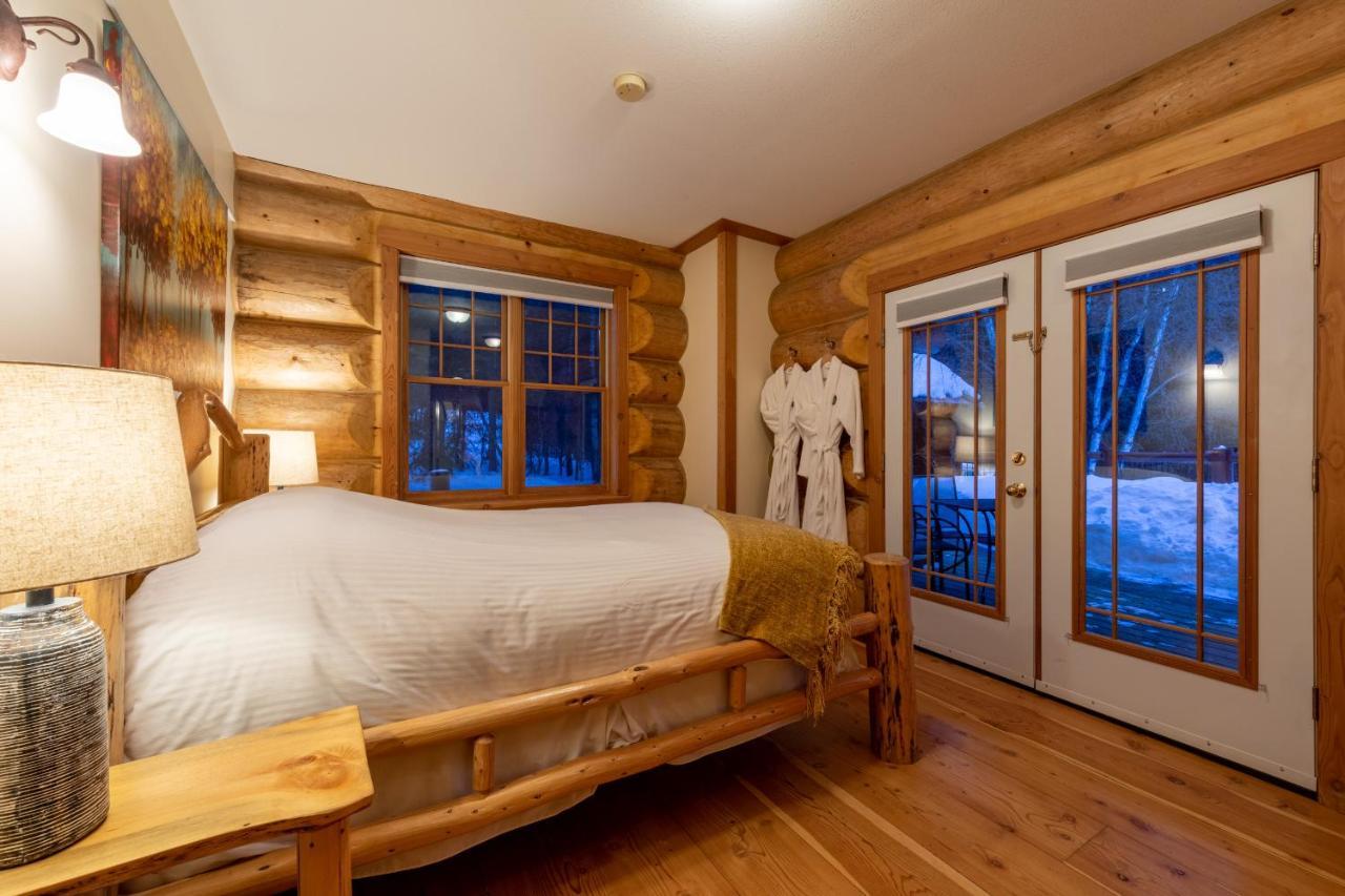 Moberly Lodge Golden